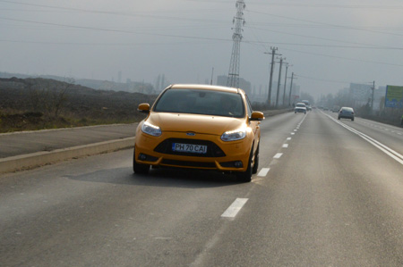 Ford Focus ST 2012 pe sosea