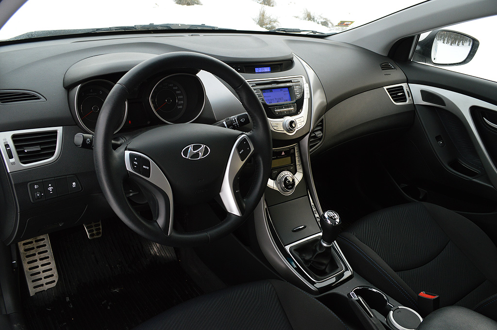 Hyundai Elantra - interior