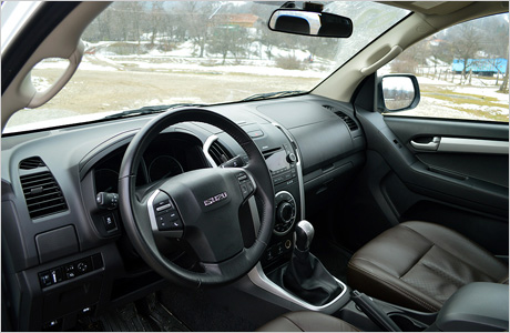 Isuzu D-Max 2012 - interior