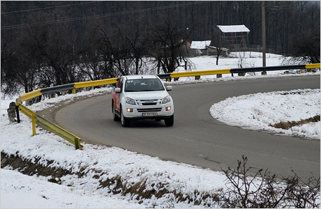 Isuzu D-Max 2012 pe sosea