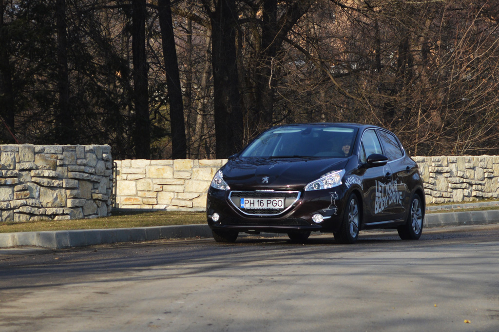 Peugeot 208 - comportament rutier