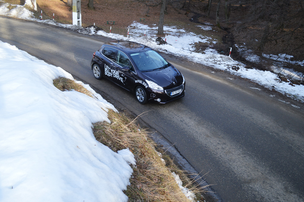 Peugeot 208 - drum virajat