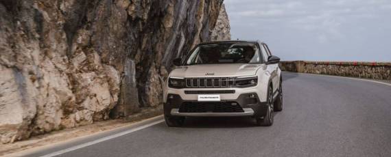 Noul Jeep Avenger e-Hybrid