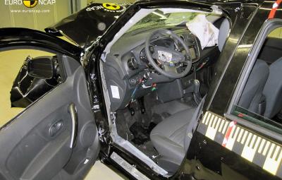 Dacia Logan MCV - 3 stele Euro NCAP