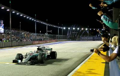 Lewis HAmilton - castigator cursa Singapore 2017