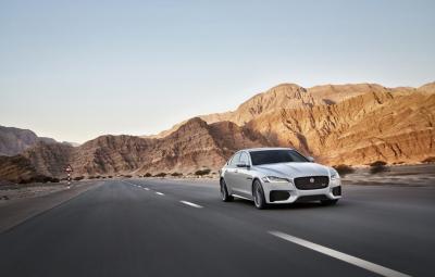 Noul Jaguar XF 2015