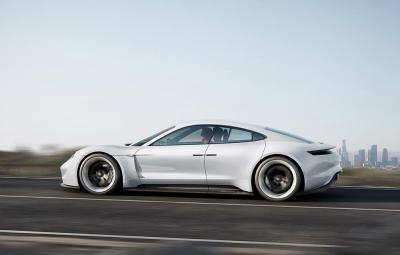 Conceptul Porsche Mission E