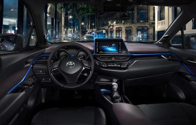 Toyota C-HR - interior