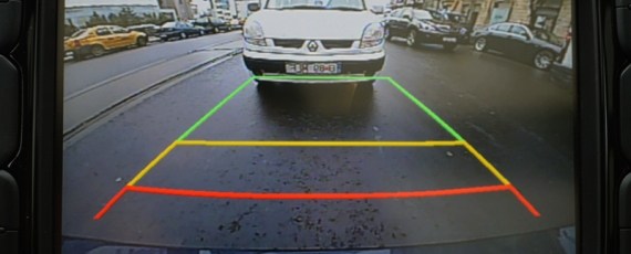 Asta "vede" camera de mers înapoi