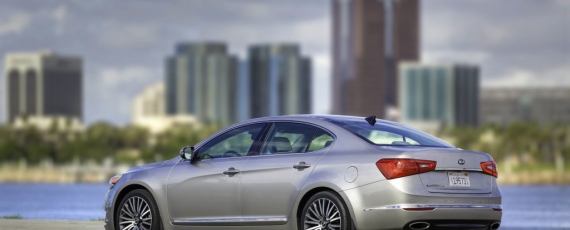 Kia Cadenza - spate