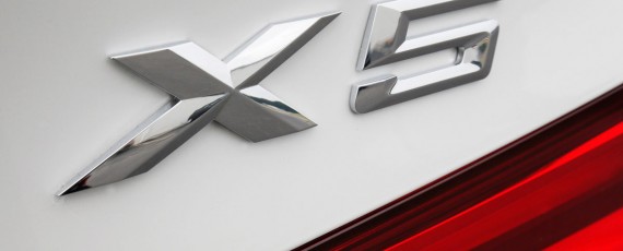 BMW X5 logo