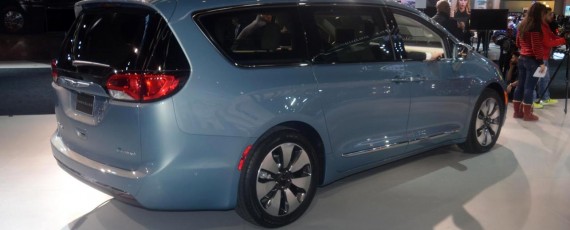 Chrysler Pacifica (02)