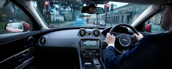 Land Rover - Jaguar - 360 Virtual Urban Windscreen (01)
