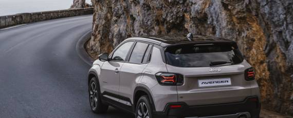 Noul Jeep Avenger e-Hybrid (03)