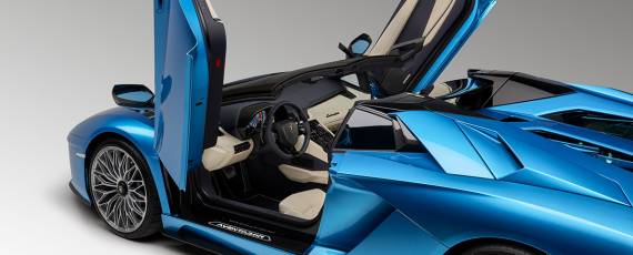 Lamborghini Aventador S Roadster (06)