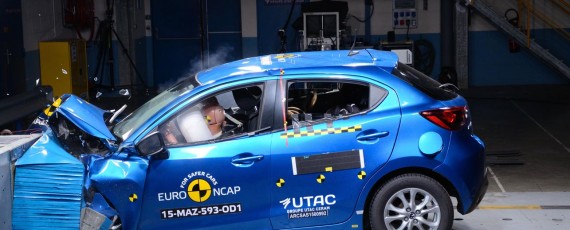 Mazda2 - teste Euro NCAP (01)