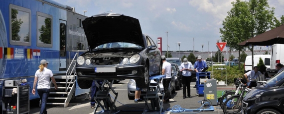 Caravana Mobile Mercedes-Benz Service Truck