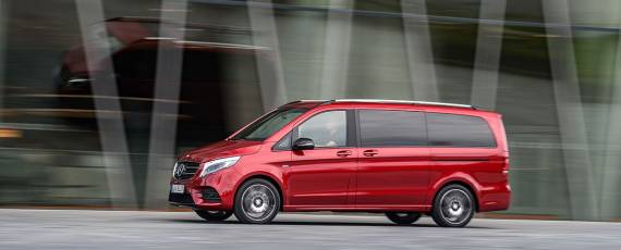 Mercedes-Benz V-Class designo hyacinth red metallic (02)