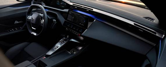 Noul Peugeot 308 SW HYBRID (03)