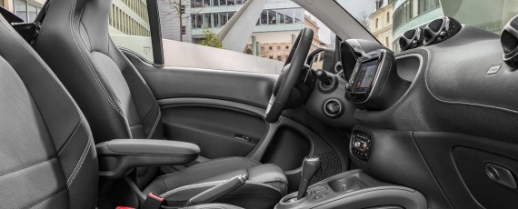 smart BRABUS fortwo cabrio - interior (01)