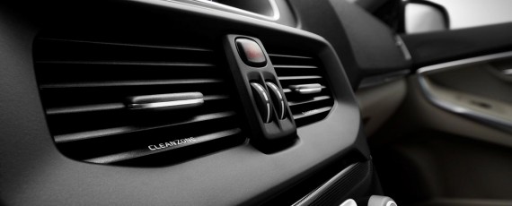 Noul Volvo V40 facelift - interior, 2017 (01)