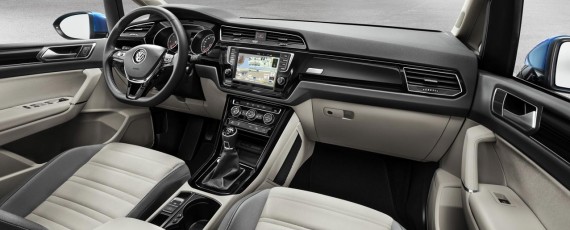 Noul VW Touran 2015 - interior (02)