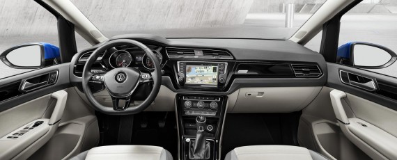 Noul VW Touran 2015 - interior (01)
