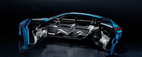 Conceptul Peugeot Instinct (08)