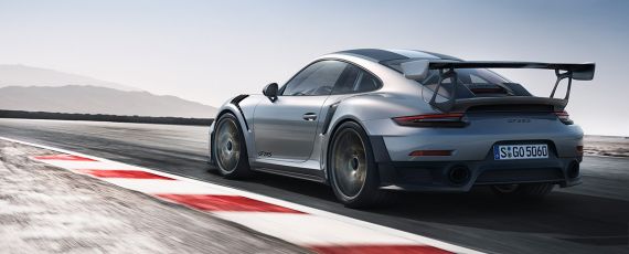 Porsche 911 GT2 RS (02)