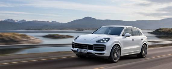 Porsche Cayenne Turbo 2018 (01)