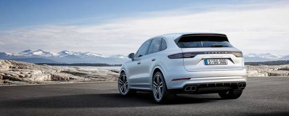 Porsche Cayenne Turbo 2018 (03)