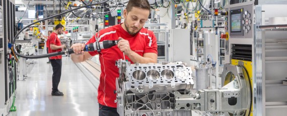 Porsche - fabrica motoare V8 Zuffenhausen (03)