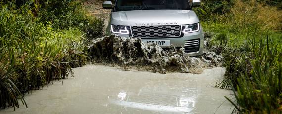 Range Rover P400e (12)