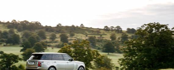 Range Rover P400e (14)