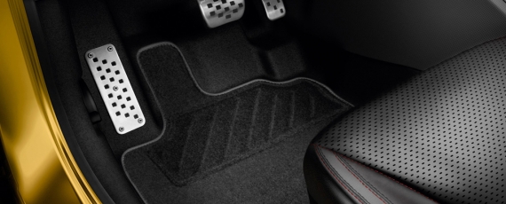 Renaultsport Clio 200 Turbo - pedalierul din aluminiu