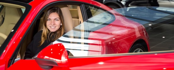Simona Halep - Porsche 911 Carrera 4 (01)