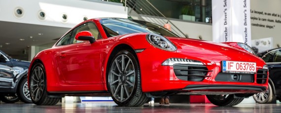 Simona Halep - Porsche 911 Carrera 4 (02)