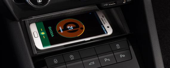 SKODA Octavia 2017 - interior (04)