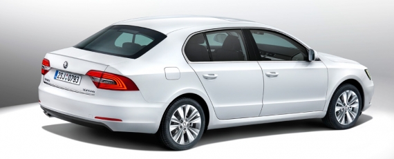 Noua Skoda Superb 2013 - spate