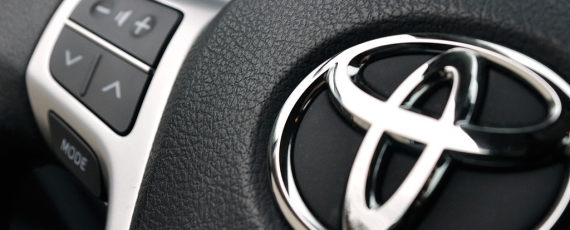 Toyota Avensis - butoanele de volum de pe volan