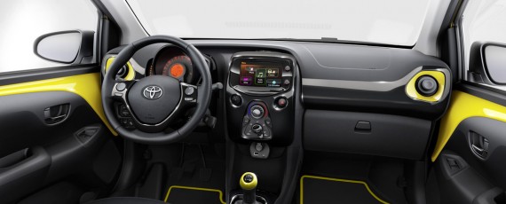 Toyota AYGO x-cite Yellow (02)