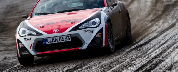 Noua Toyota GT86 CS-R3 (01)