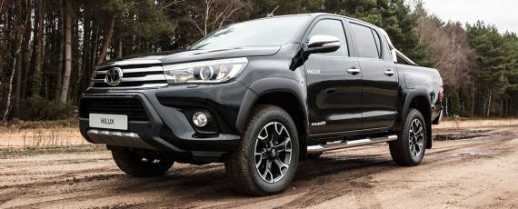 Toyota Hilux Invincible 50 Chrome Edition (01)