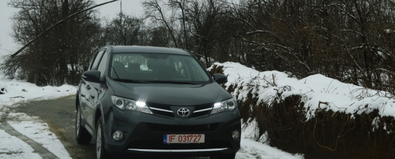 Noua Toyota RAV4 2013 - faţă