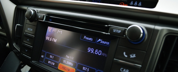 Noua Toyota RAV4 2013 - sistemul multimedia cu touchscreen