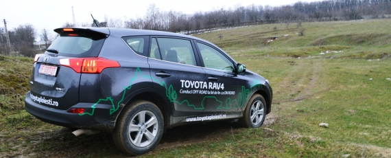 Noua Toyota RAV4 2013 - off-road