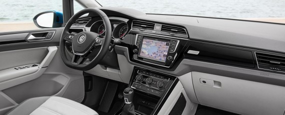 Noul Volkswagen Touran 2017 (03)