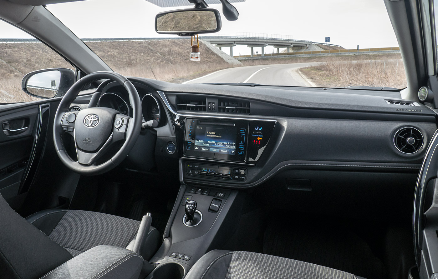 Test Drive Toyota Auris Hybrid facelift (07)