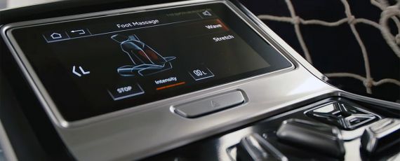 Audi A8 - masaj la picioare