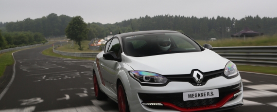 Renault Megane RS 275 Trophy-R - record Nurburgring